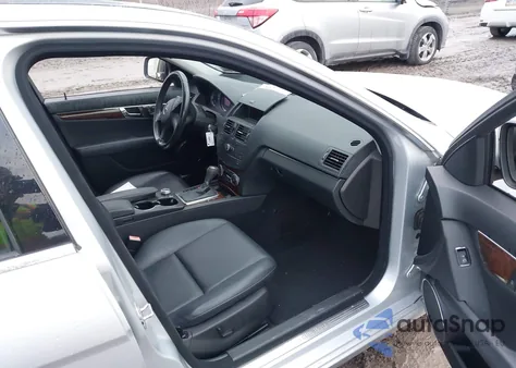 2009 Mercedes-Benz C 300 Luxury 4Matic/Sport 4Matic z USA, uszkodzony, nr VIN WDDGF81X69F216331